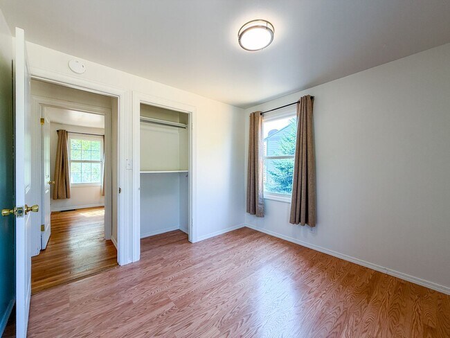 Building Photo - 6119 N Braeburn Dr