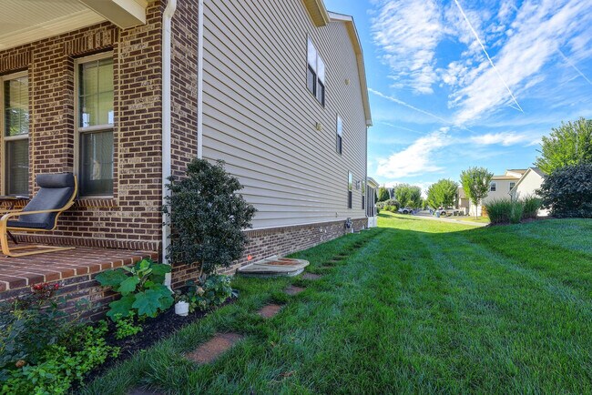 Building Photo - 42047 Darlene Pl