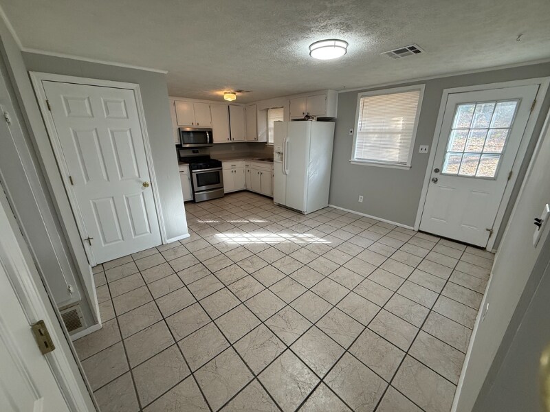 Building Photo - 106 White Oak Dr