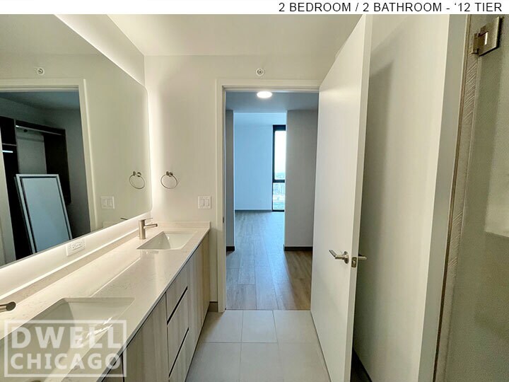 Building Photo - 503 S Damen Ave