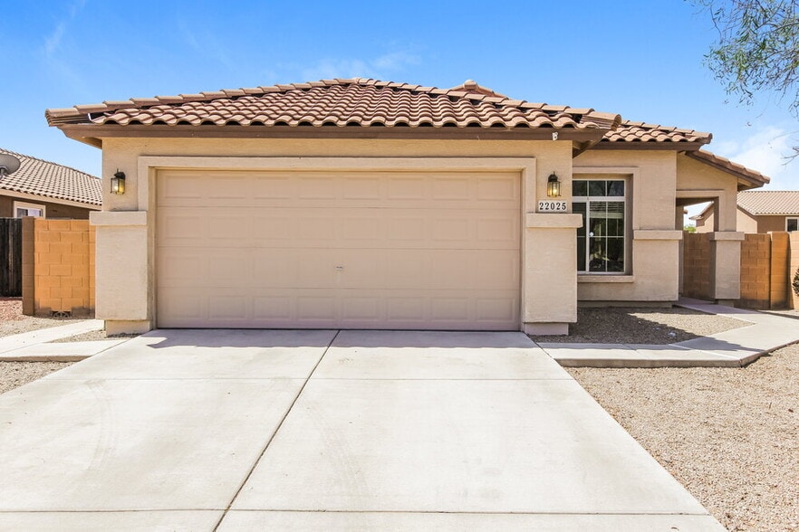 Primary Photo - 22025 W Papago St