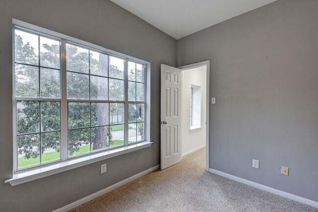 Building Photo - 182 N Millport Cir