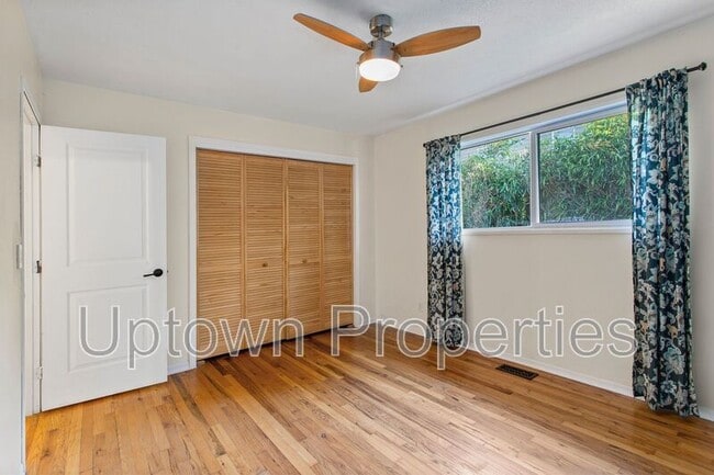 Building Photo - 16620 SW Oak St