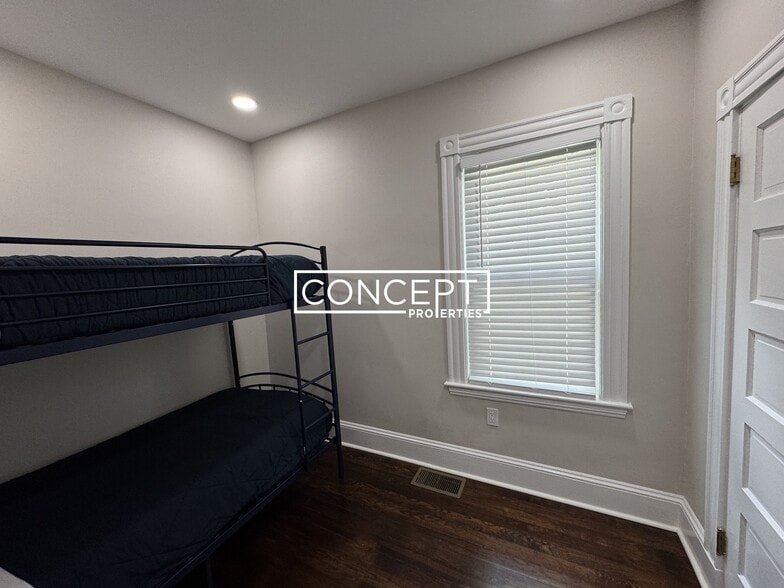 Building Photo - 76 Congreve St