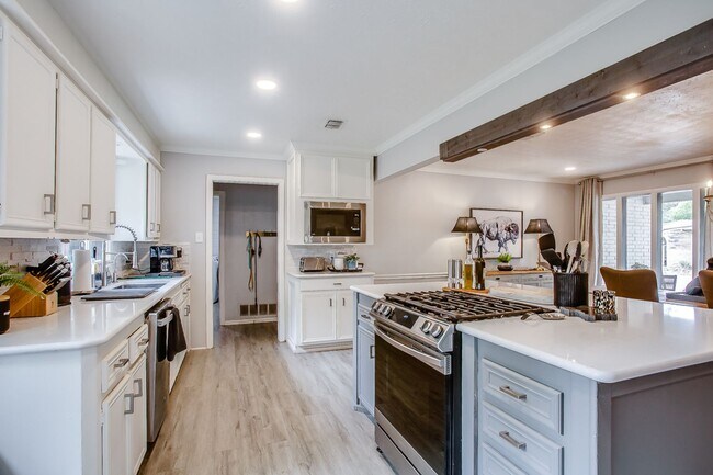 Building Photo - Pre Leasing in Melanie Park!