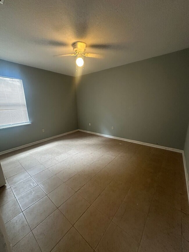 Building Photo - MOVE-IN SPECIAL: Receive $500 off your second month’s rent!