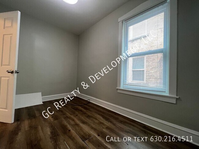 Building Photo - 4155 N Marmora Ave