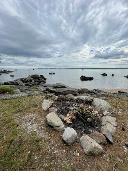 Building Photo - 10 Crescent Shore Dr