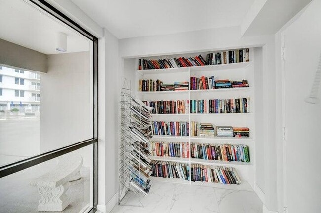 Building Photo - 3221 S Ocean Blvd