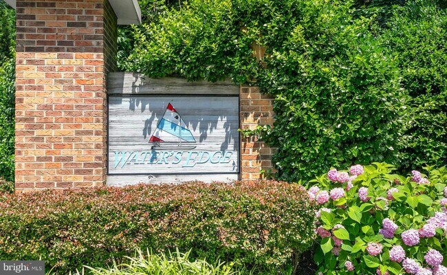 Building Photo - 3395 Lakeside View Dr