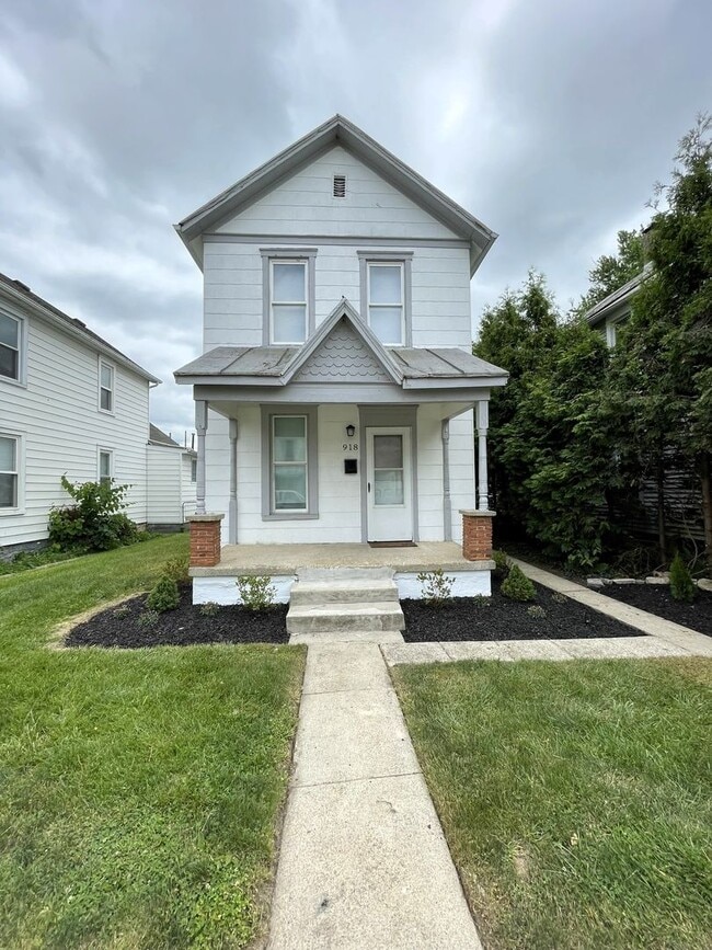 Building Photo - Rent Special Available! Pet Friendly 2 Sto...