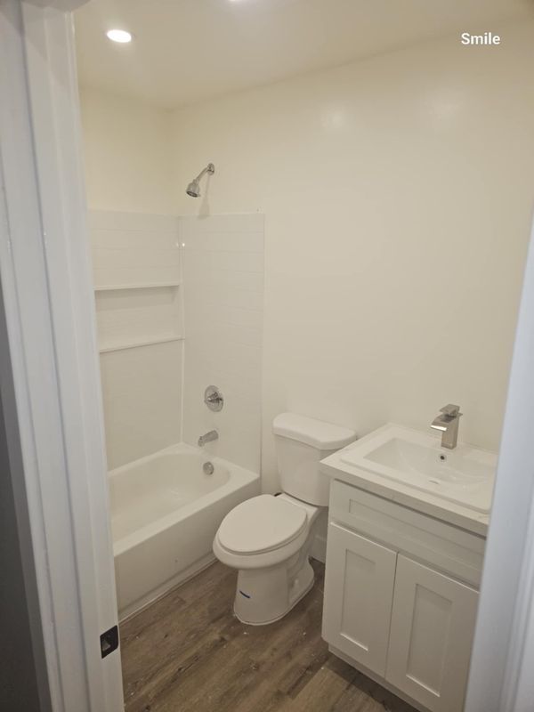 Building Photo - 1005 W Hollowell St