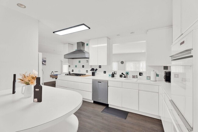 Building Photo - 3BD ROOM RANCH - PRIVATE LOT - FURNISHED - BLOOMFIELD HILLS