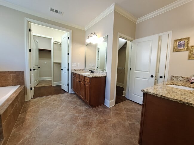 Building Photo - 12170 Inglecrest Ln