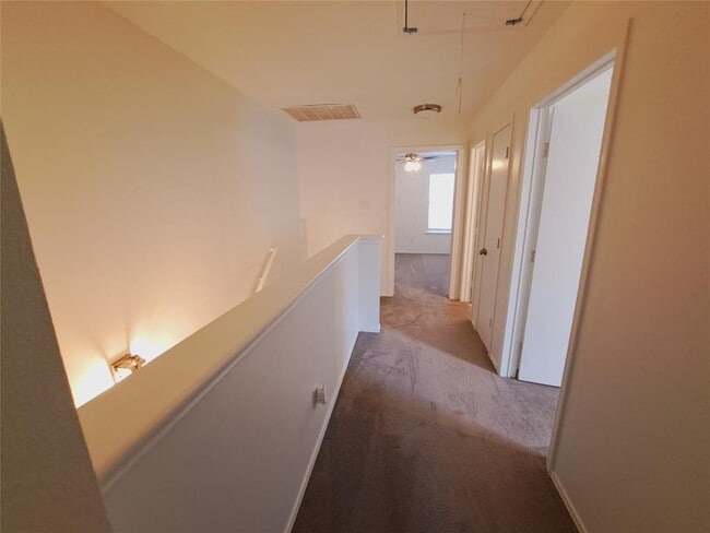 Building Photo - 6703 Hill Oaks Dr