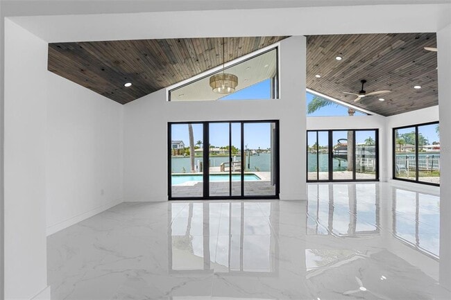 Building Photo - 520 115th Ave