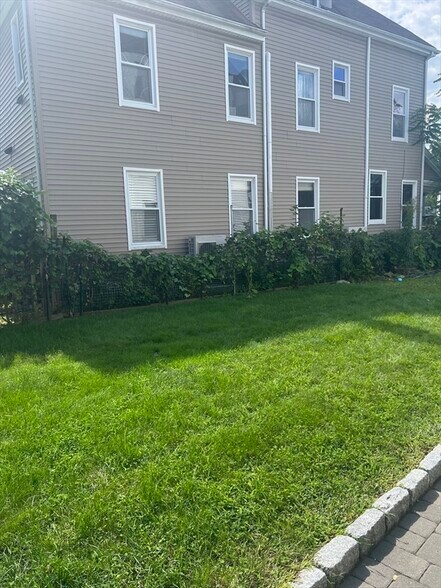 Building Photo - 21 Walter St