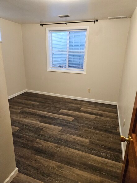 Building Photo - 10665 W Dakota Ave