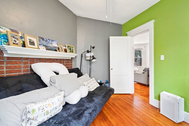 Building Photo - 253 W Elm St