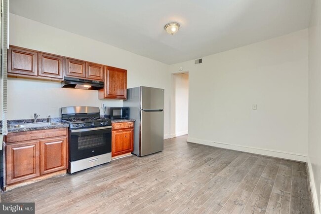 Building Photo - 2300 N Fulton Ave