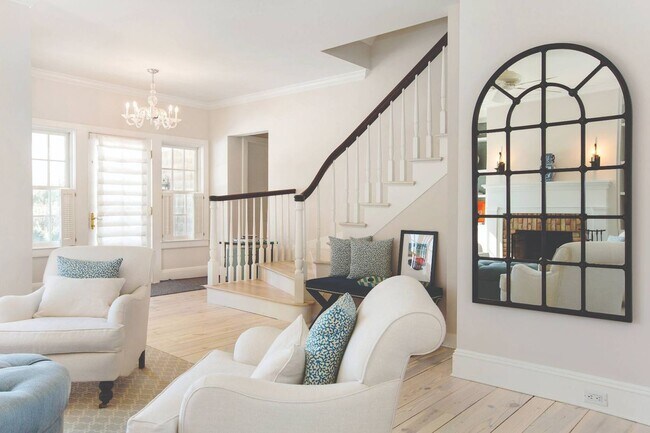 Building Photo - 121 Post Ln