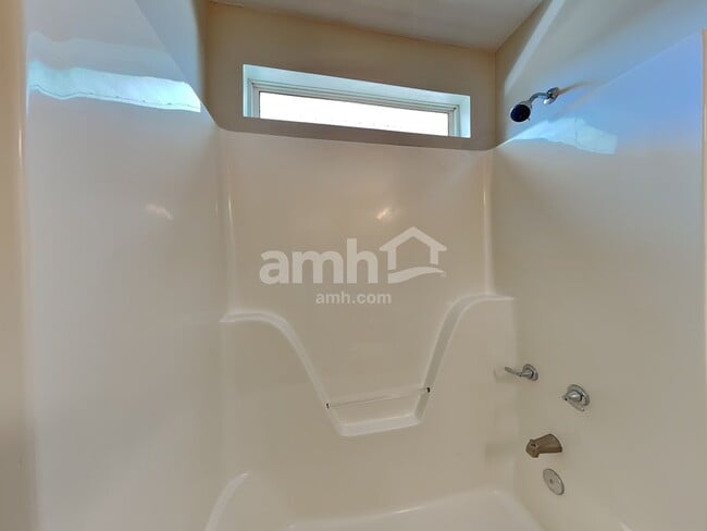 Building Photo - 1212 Wembley Dr