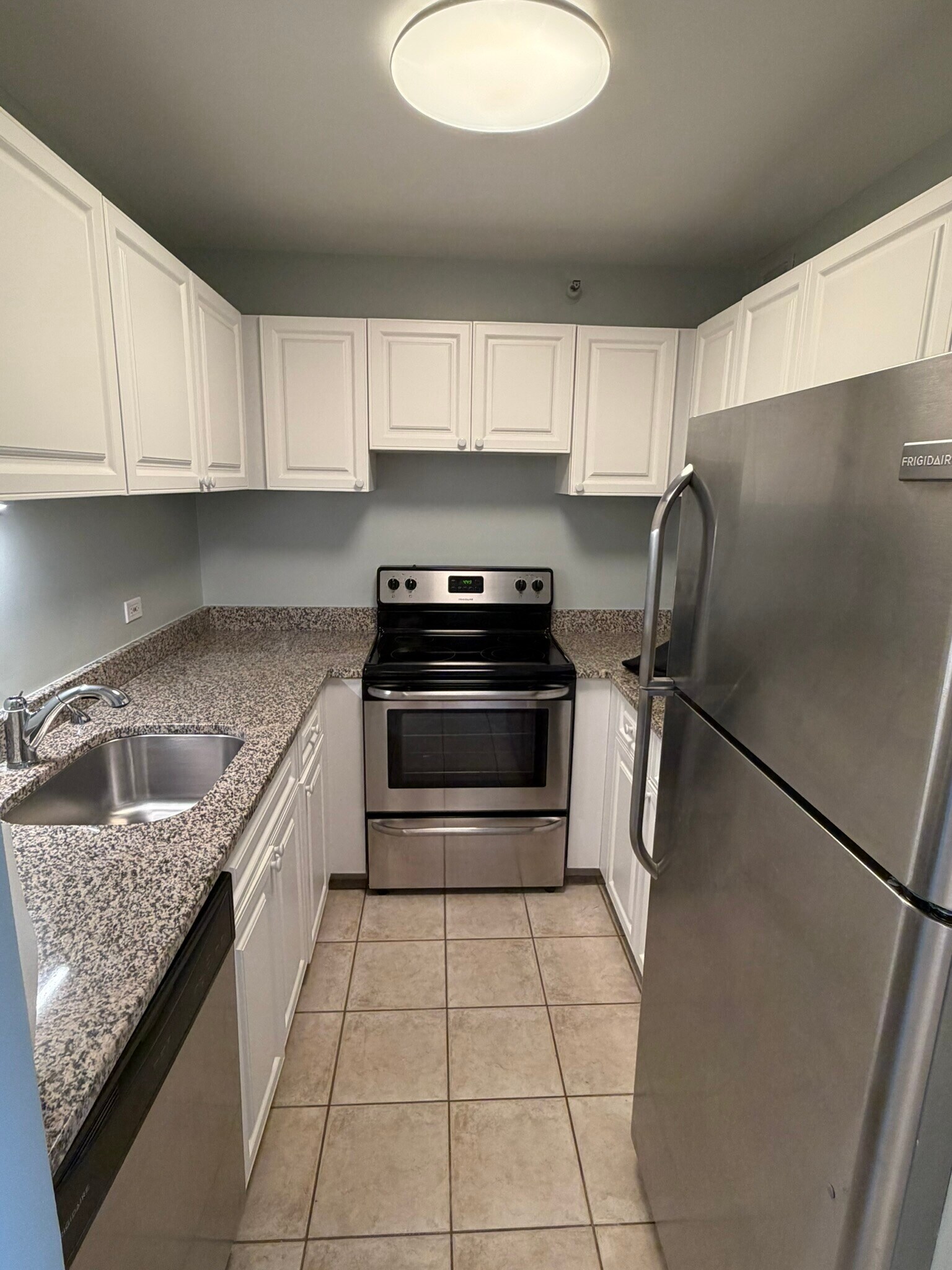 Building Photo - 3660 N Lake Shore Dr