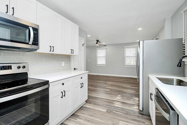 Building Photo - 2921 Ravencroft Dr