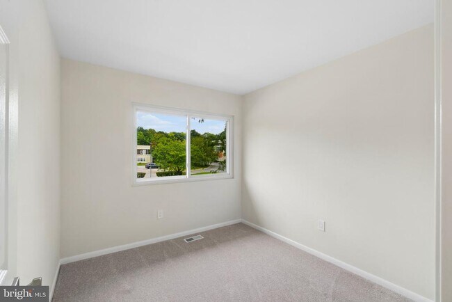 Building Photo - 290 Hilltop Ln