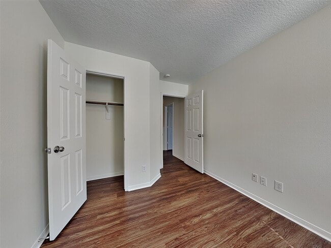 Building Photo - 16973 Scenic Knoll