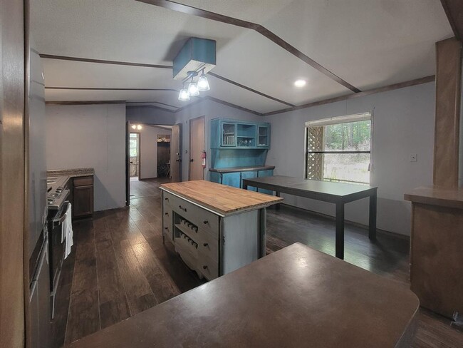 Building Photo - 124 Mockingbird Ln