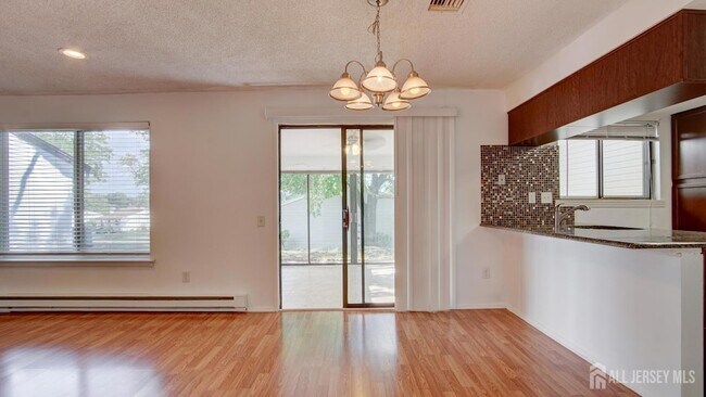 Building Photo - 94C Salix Plaza