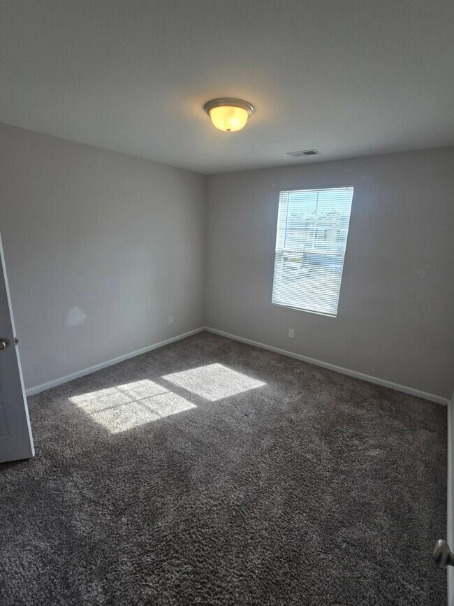 Building Photo - 83 Dunnoman Dr