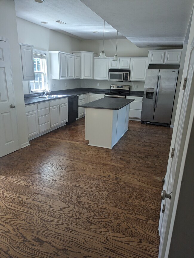 Building Photo - 403 W 49th St