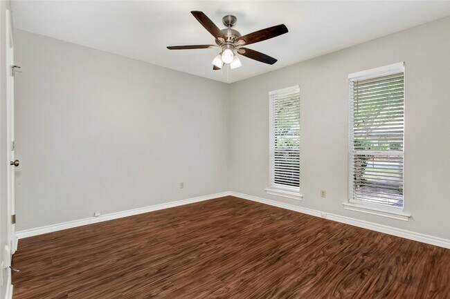 Building Photo - 136 Shadybrook Dr