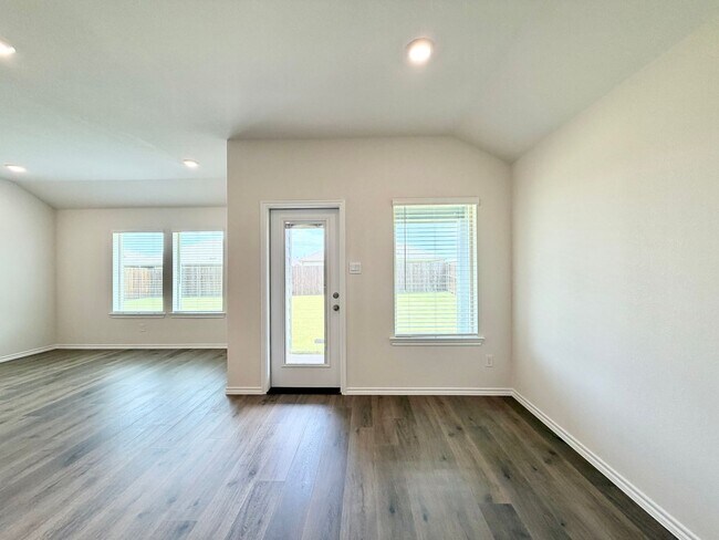 Building Photo - 1116 Riverbrook Ln