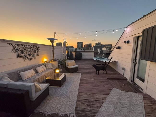 Building Photo - 2411 N Hall St