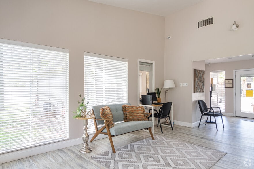 Amenities - Royal Wildewood Manor Apartments