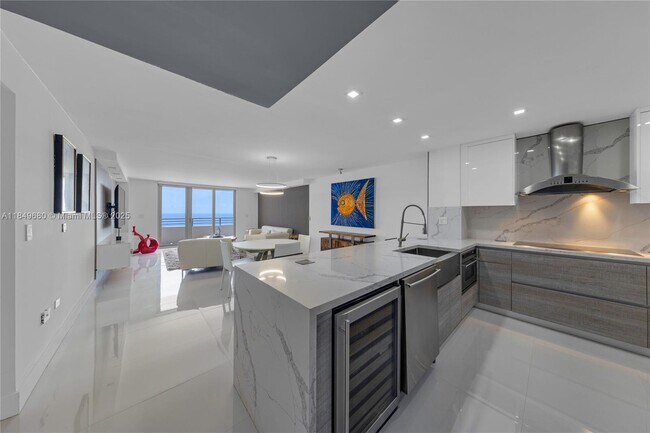 Building Photo - 5555 Collins Ave