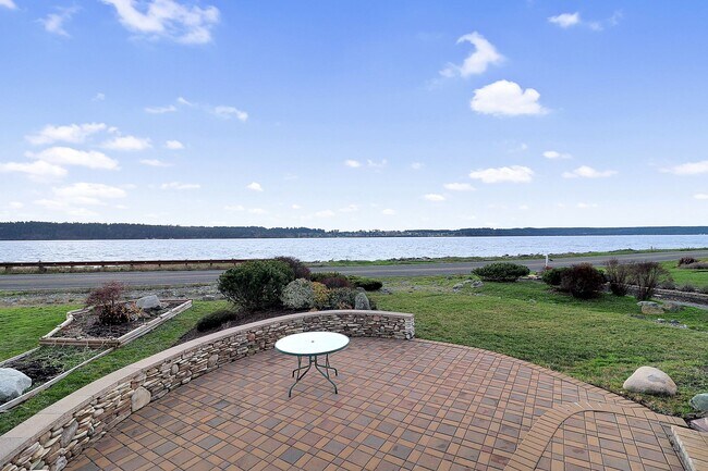 Building Photo - 2 Bed 2 Bath w/Large Office - Penn Cove Vi...