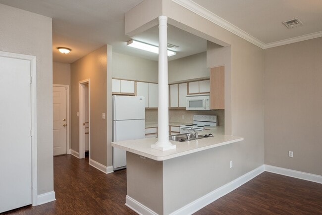 Primary Photo - 2818 GEM! Beautiful home minutes from campus!