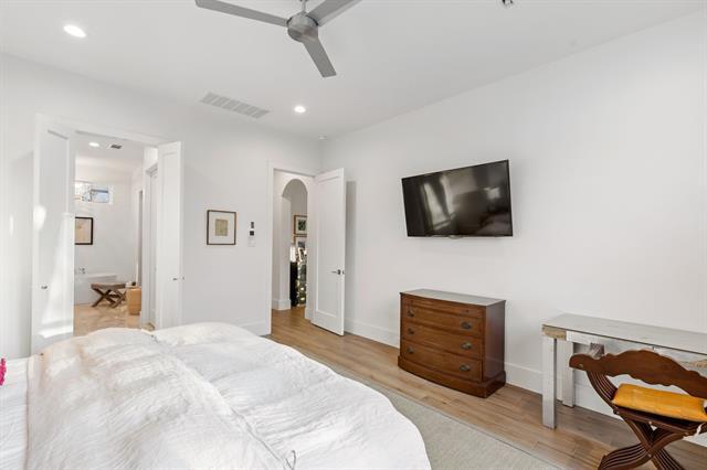 Building Photo - 9847 Mixon Dr