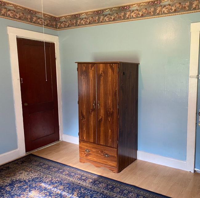 Building Photo - 1259 Queen St