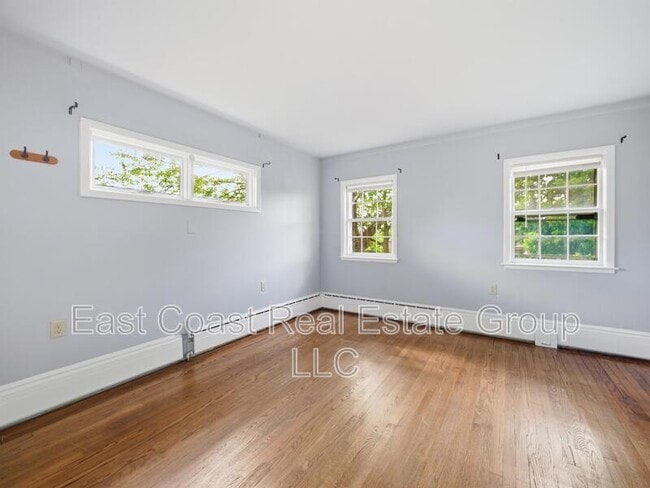 Building Photo - 323 N Potomac St