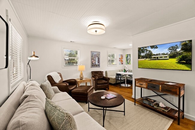 Building Photo - 151 Rendant Ave