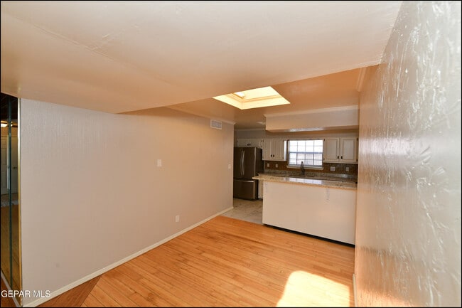 Building Photo - 5534 Oakbriar Cir