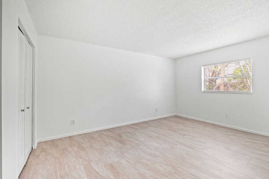 Building Photo - 1166 6th Ave