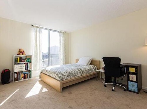 Building Photo - 33 Pond Ave