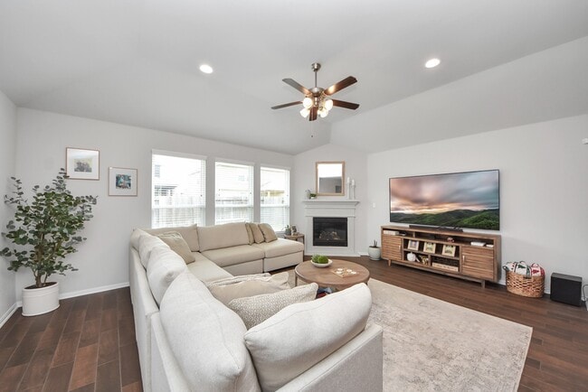 Building Photo - 8819 Cabin Loft Ln