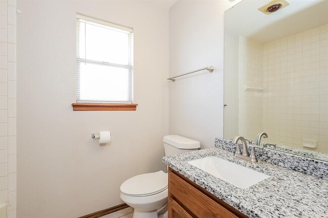 Building Photo - 1401 Nottoway Dr